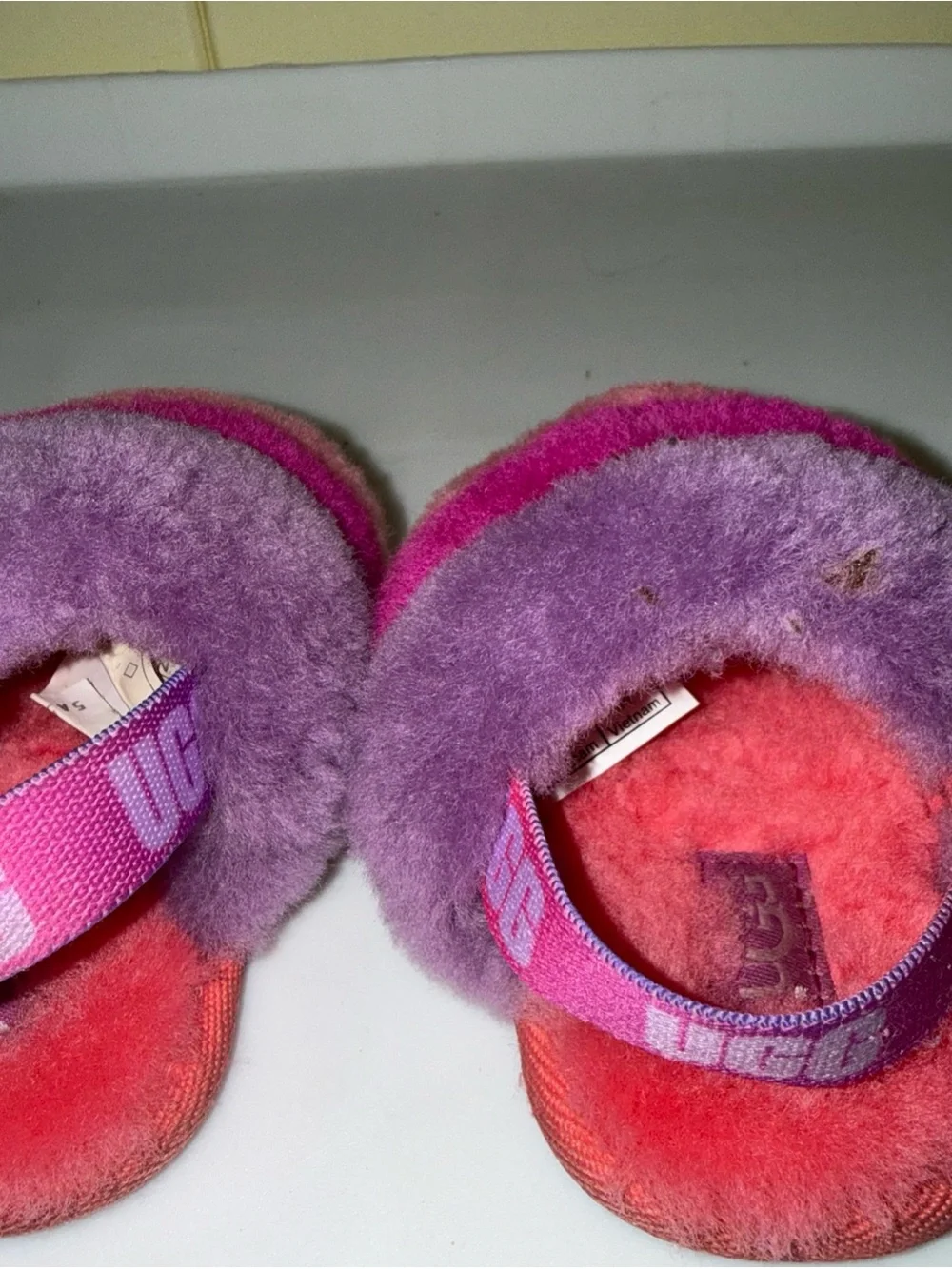 UGG Fluff  Slipper Sandal Girls Size 02/03 Pink  Puff